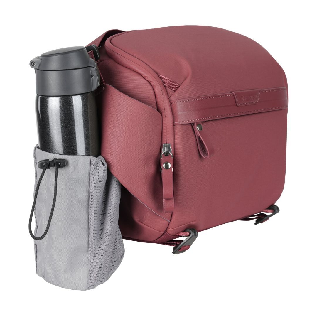 Vanguard VEO Metro 7-Liter Camera and Everyday Shoulder Bag Magenta
