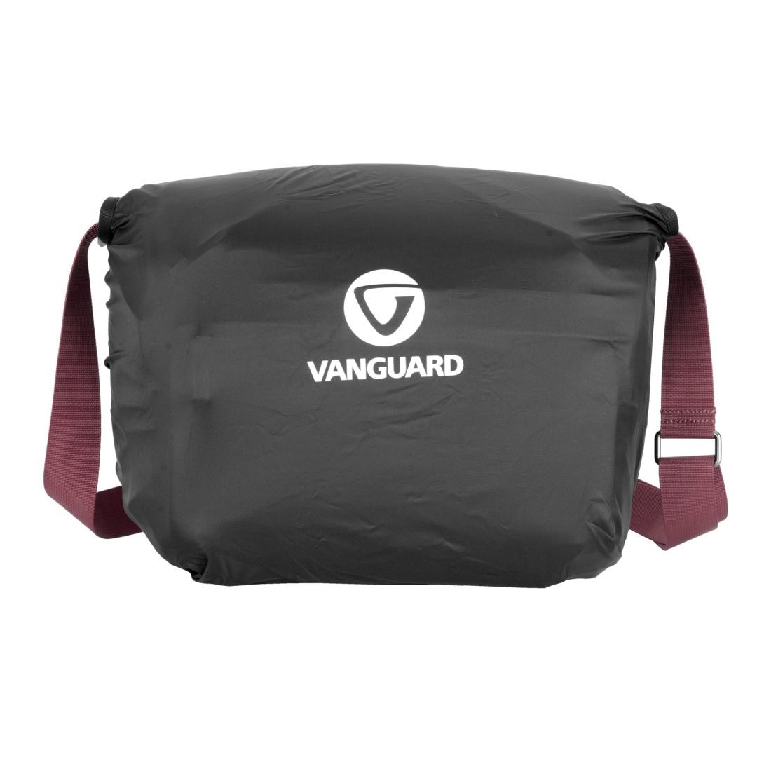 Vanguard VEO Metro 7-Liter Camera and Everyday Shoulder Bag Magenta
