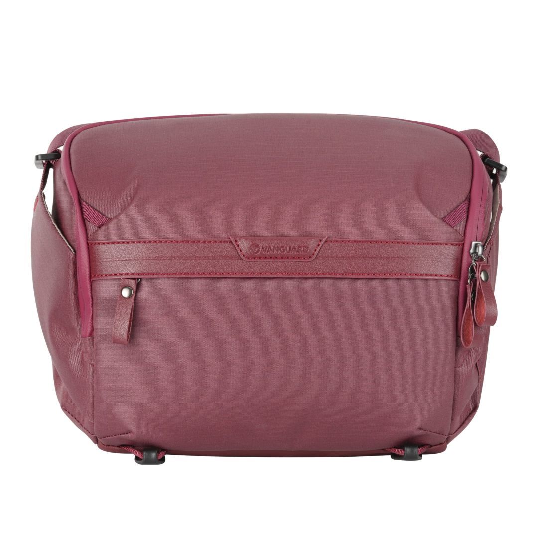 Vanguard VEO Metro 7-Liter Camera and Everyday Shoulder Bag Magenta