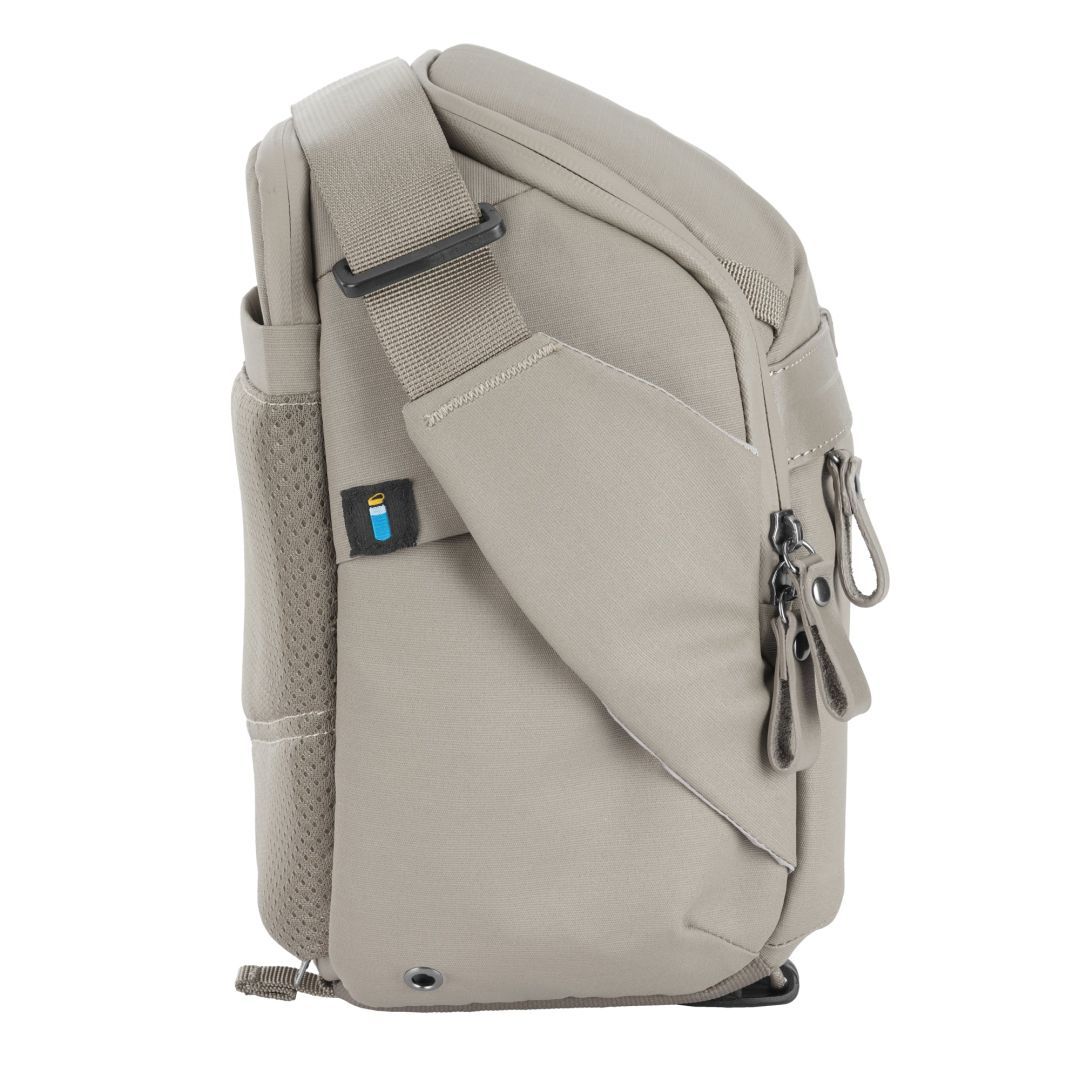 Vanguard VEO Metro S9L: 9 Litre Camera Shoulder Bag Cream