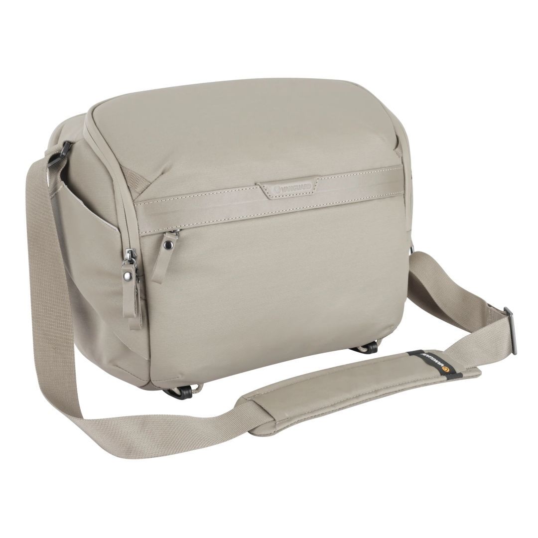 Vanguard VEO Metro S9L: 9 Litre Camera Shoulder Bag Cream