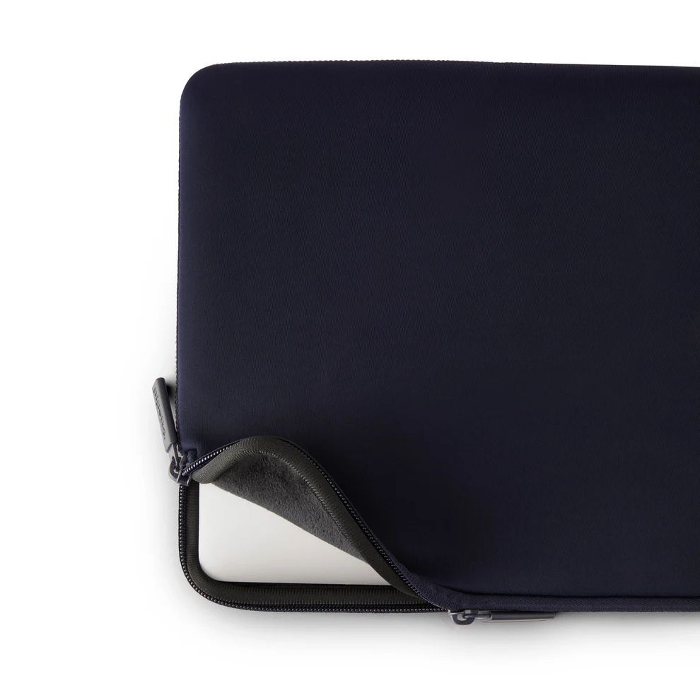 Pipetto Classic Fit Sleeve bag for MacBook 13/14 Dark Blue Pipetto Classic Fit Sleeve bag for MacBook 13/14 Dark Blue