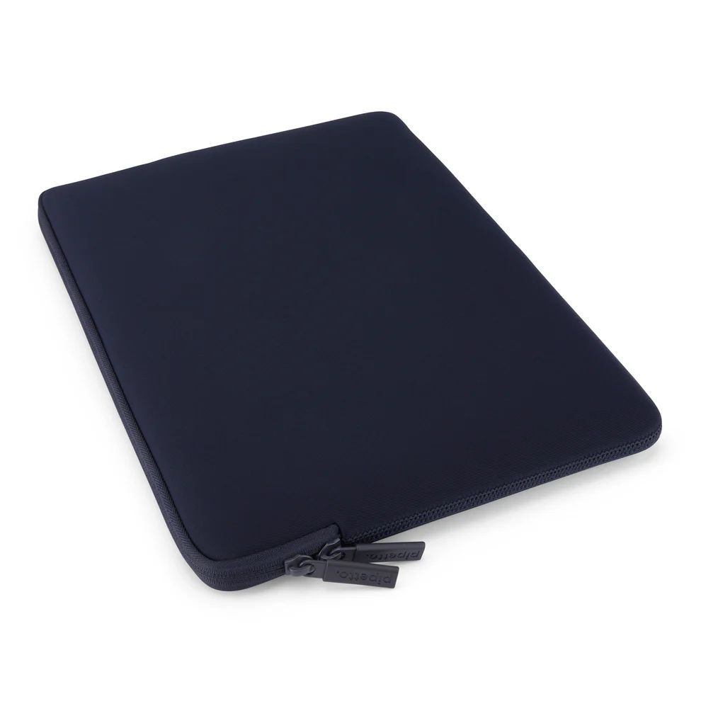 Pipetto Classic Fit Sleeve bag for MacBook 13/14 Dark Blue Pipetto Classic Fit Sleeve bag for MacBook 13/14 Dark Blue