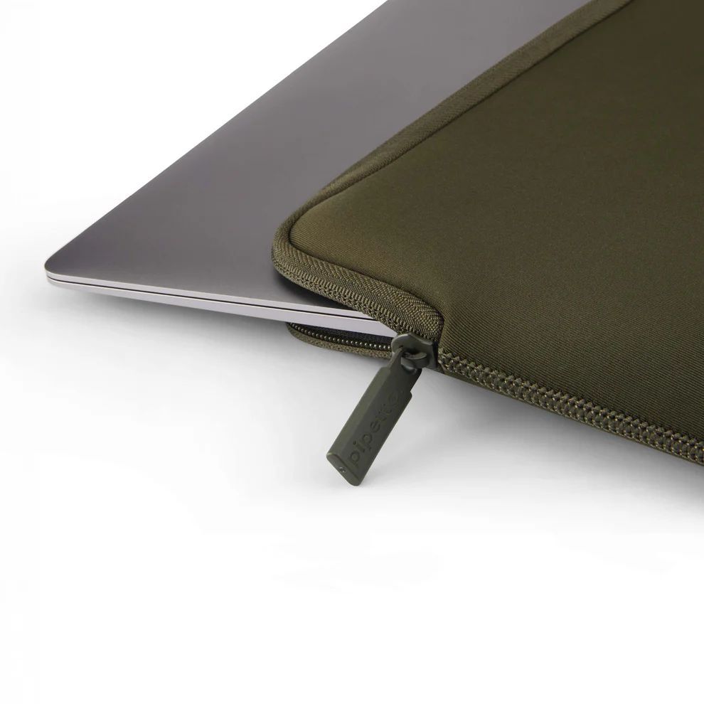 Pipetto Classic Fit Sleeve bag for MacBook 13/14 Dark Green Pipetto Classic Fit Sleeve bag for MacBook 13/14 Dark Green