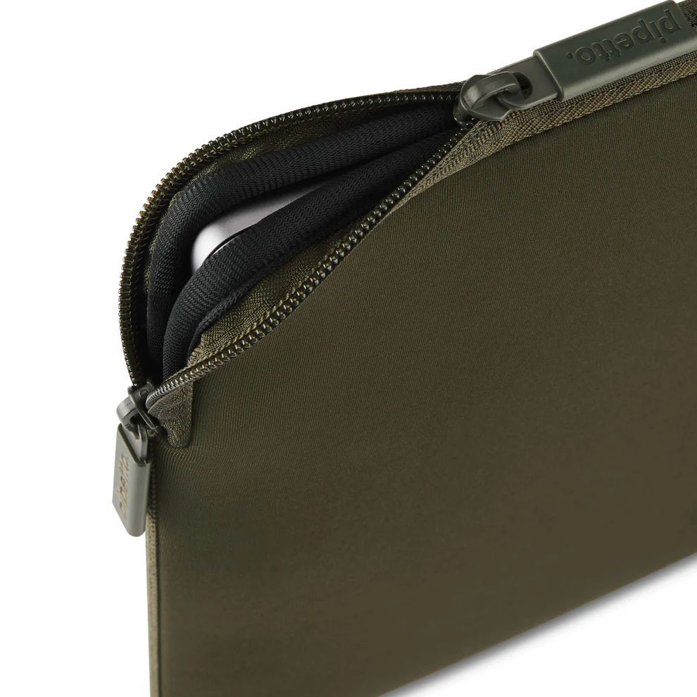 Pipetto Classic Fit Sleeve bag for MacBook 13/14 Dark Green Pipetto Classic Fit Sleeve bag for MacBook 13/14 Dark Green
