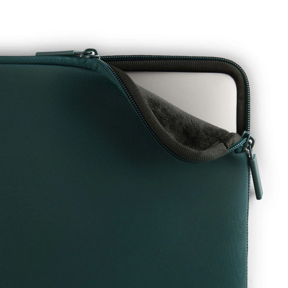 Pipetto Classic Fit Sleeve bag for MacBook 13/14 Dark Teal Pipetto Classic Fit Sleeve bag for MacBook 13/14 Dark Teal