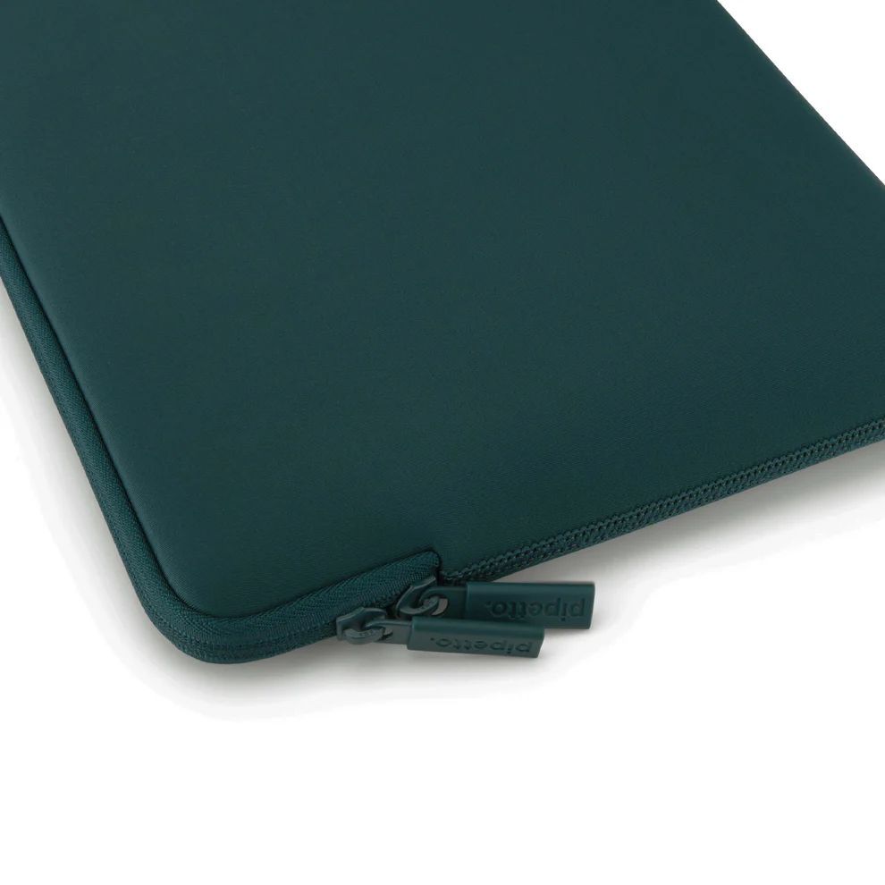 Pipetto Classic Fit Sleeve bag for MacBook 13/14 Dark Teal Pipetto Classic Fit Sleeve bag for MacBook 13/14 Dark Teal