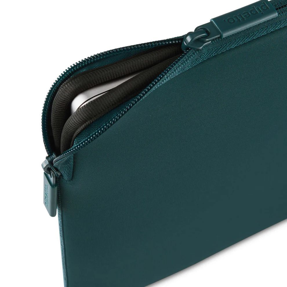 Pipetto Classic Fit Sleeve bag for MacBook 13/14 Dark Teal Pipetto Classic Fit Sleeve bag for MacBook 13/14 Dark Teal