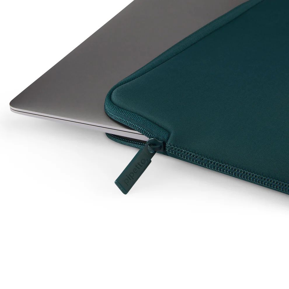 Pipetto Classic Fit Sleeve bag for MacBook 13/14 Dark Teal Pipetto Classic Fit Sleeve bag for MacBook 13/14 Dark Teal