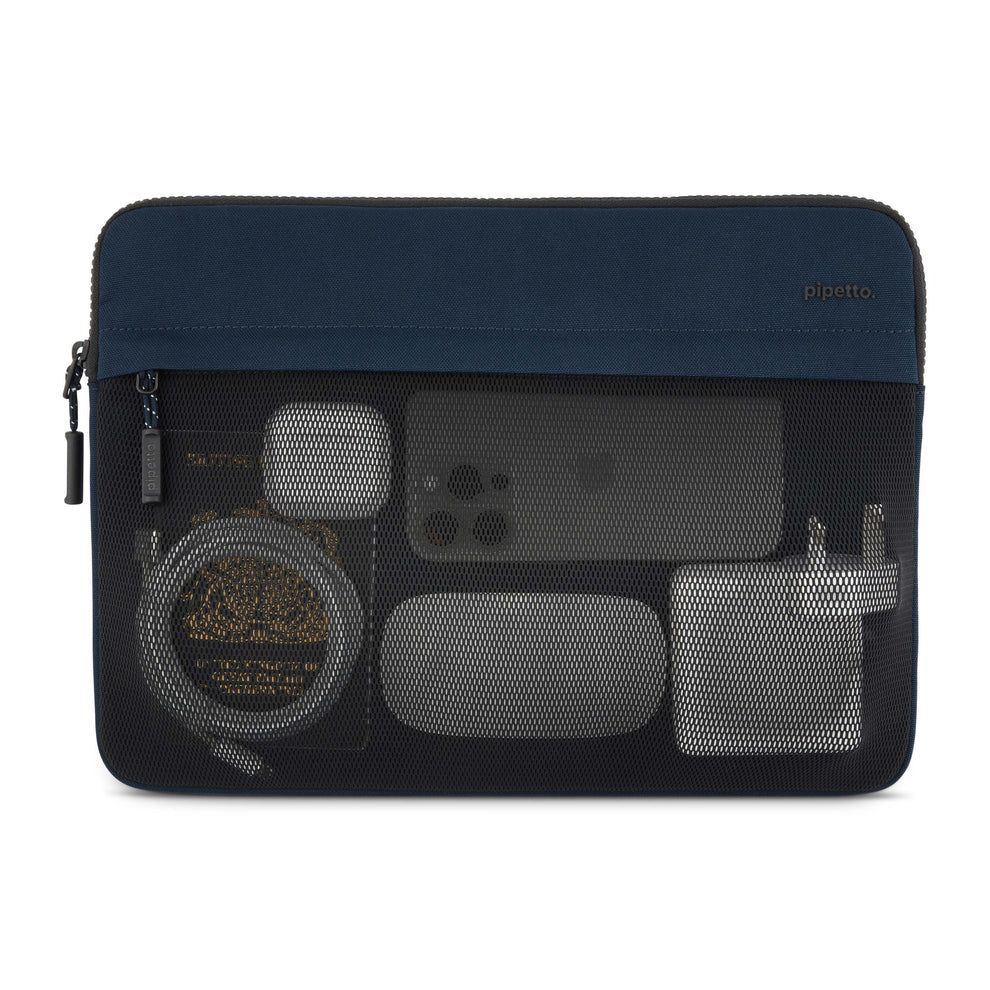 Pipetto Expand Sleeve bag for MacBook Pro 14/Air 13.6 Dark Blue Pipetto Expand Sleeve bag for MacBook Pro 14/Air 13.6 Dark Blue