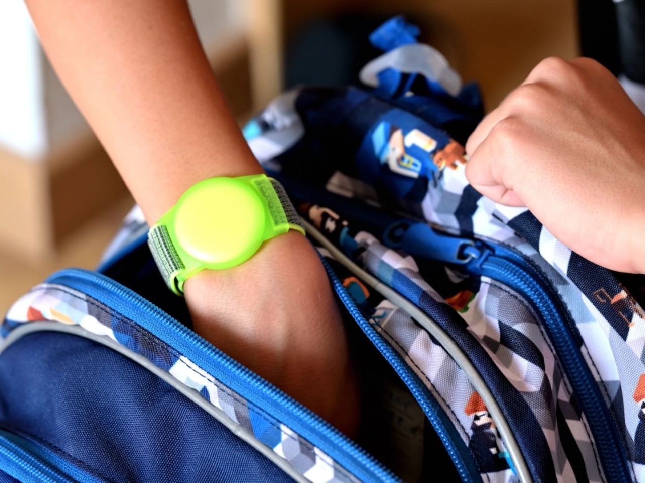 Mobile Origin AirTag Strap Green Vibe Mobile Origin AirTag Strap Green Vibe