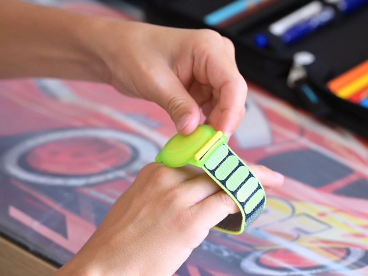 Mobile Origin AirTag Strap Green Vibe Mobile Origin AirTag Strap Green Vibe