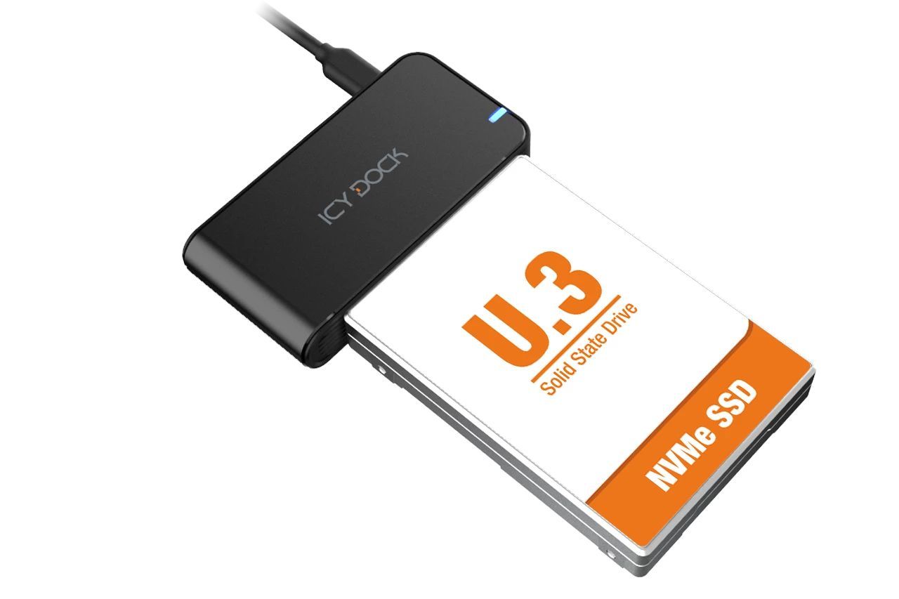 IcyDock CP134 USB4 to U.2/U.3 NVMe SSD Reader Adapter Black IcyDock CP134 USB4 to U.2/U.3 NVMe SSD Reader Adapter Black