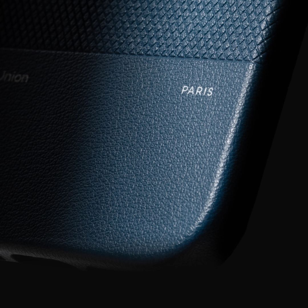 Native Union (RE)CLASSIC Case iPhone 16 Pro Navy