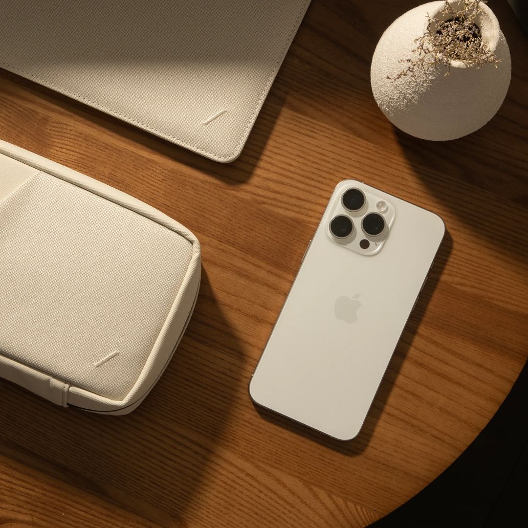 Native Union Stow Slim Sleeve case for Macbook 15/16" Sandstone