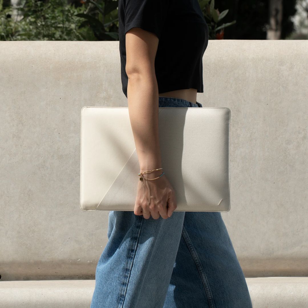 Native Union Stow Slim Sleeve case for Macbook 15/16" Sandstone