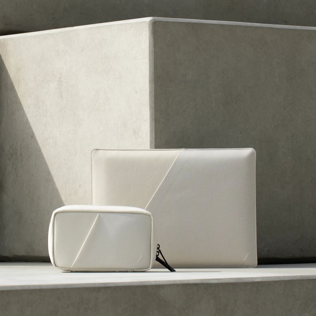 Native Union Stow Slim Sleeve case for Macbook 15/16" Sandstone