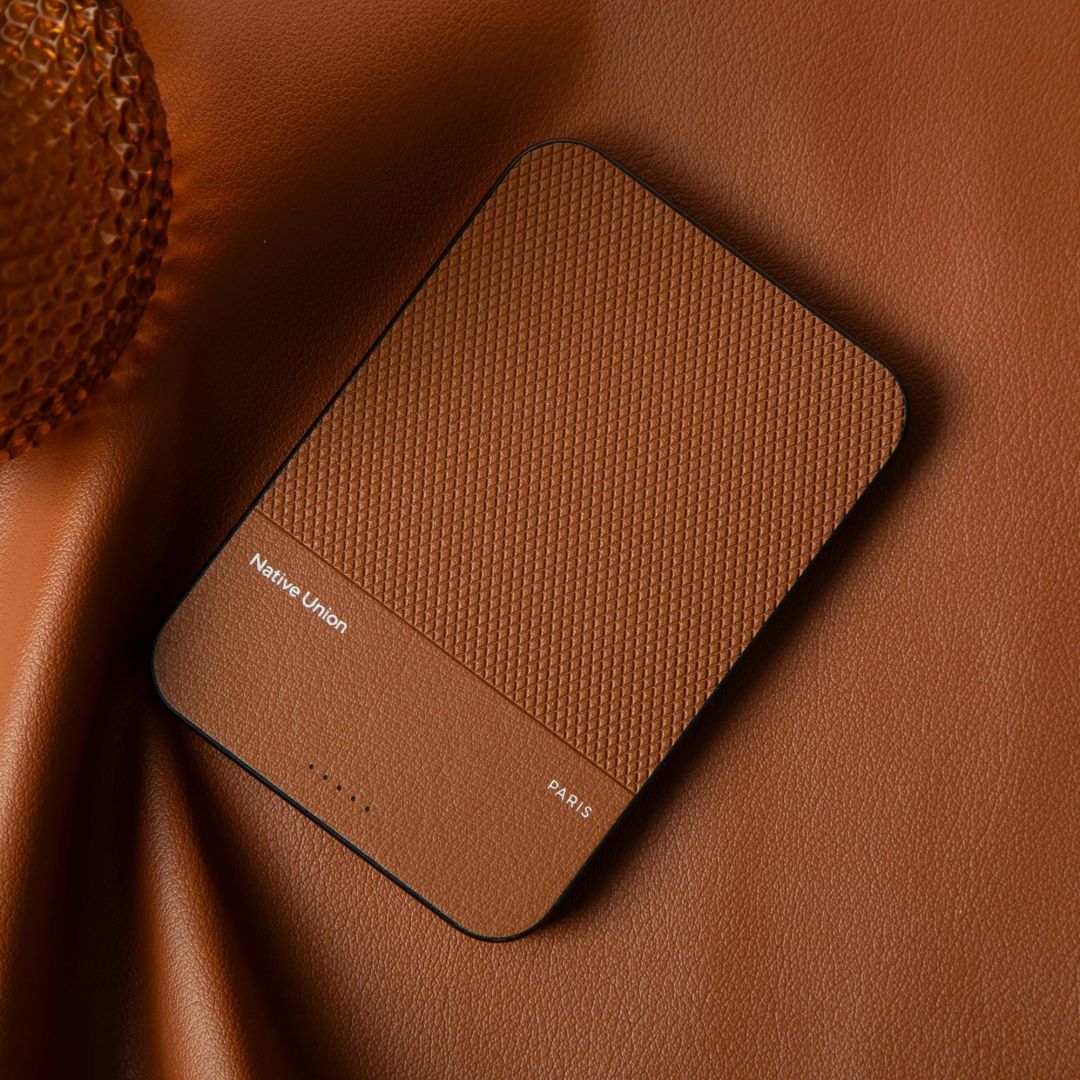 Native Union (Re)Classic Magnetic Power Bank Qi2 5000mAh Tan