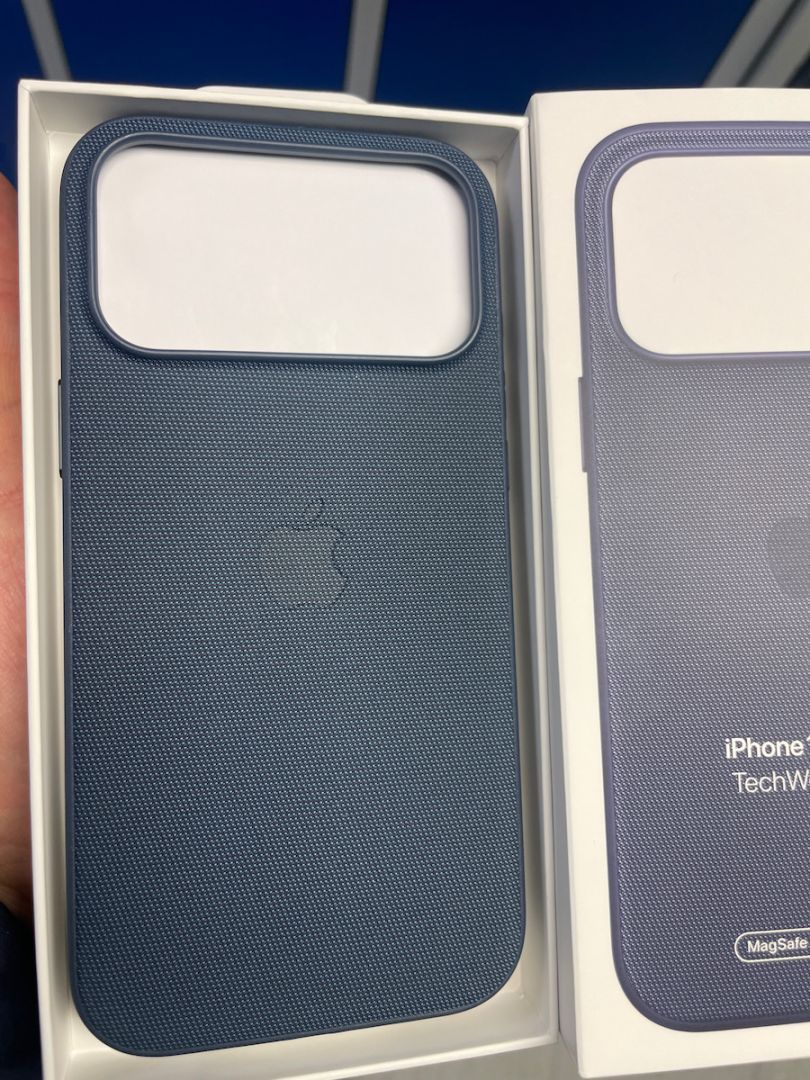 Apple Techwoven case with Magsafe for iphone 17 Pro Max Blue