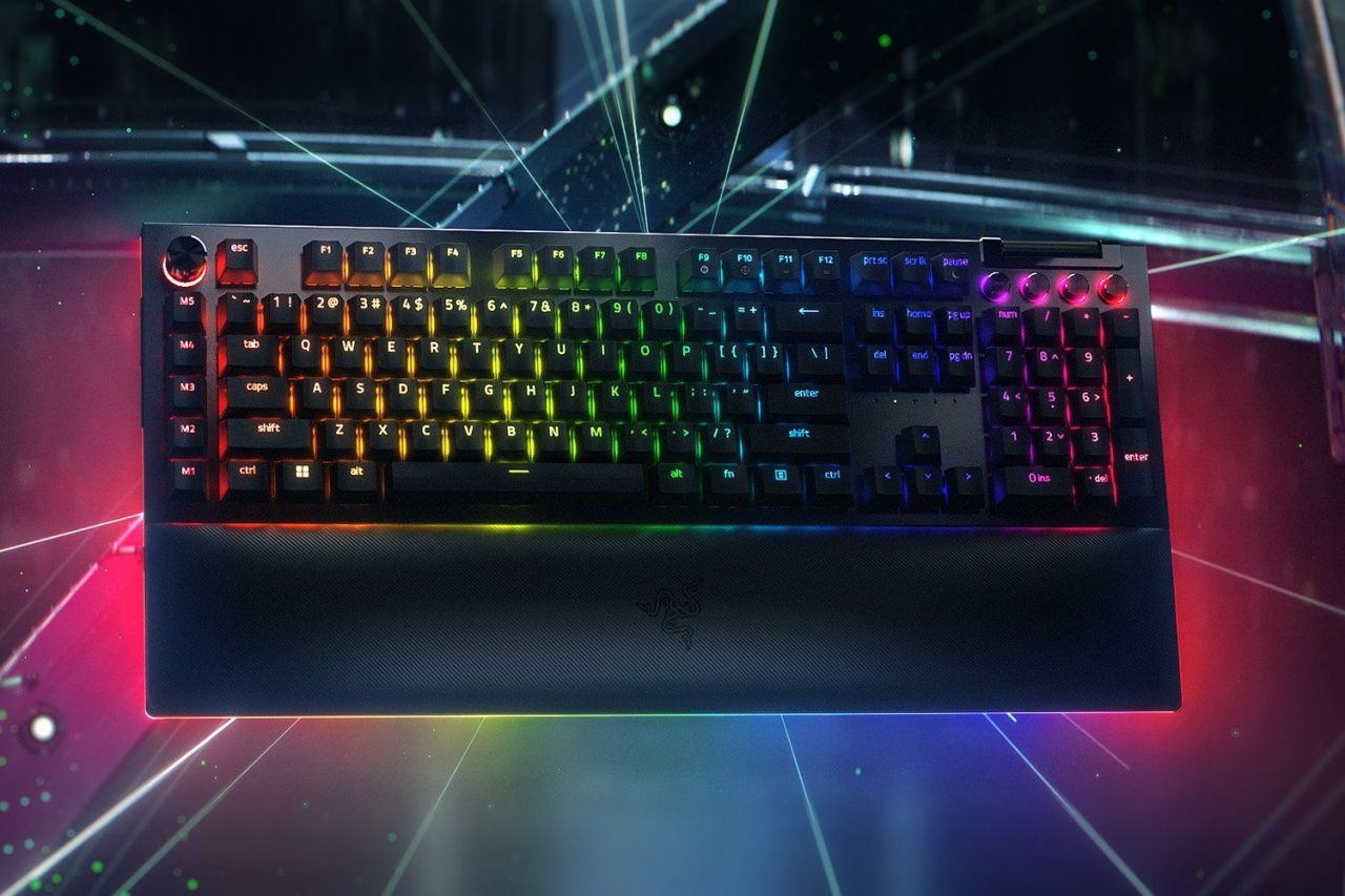 Razer BlackWidow V4 Pro Yellow Switch Keyboard Black US