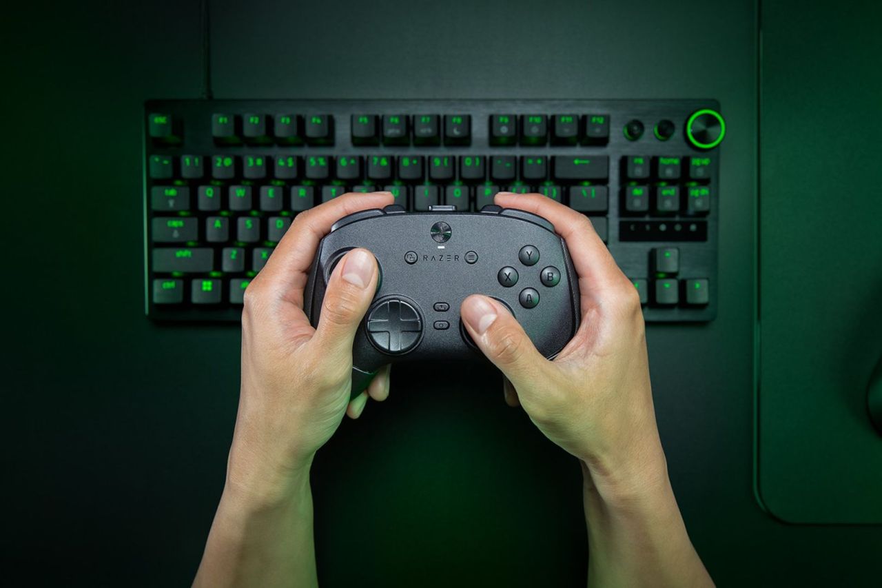 Razer Wolverine V3 Pro 8K PC Wireless Gamepad Black