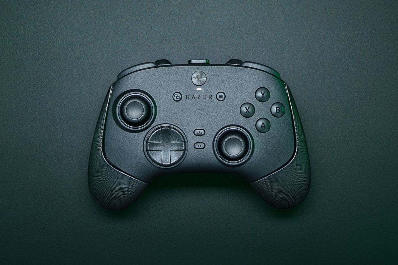 Razer Wolverine V3 Pro 8K PC Wireless Gamepad Black