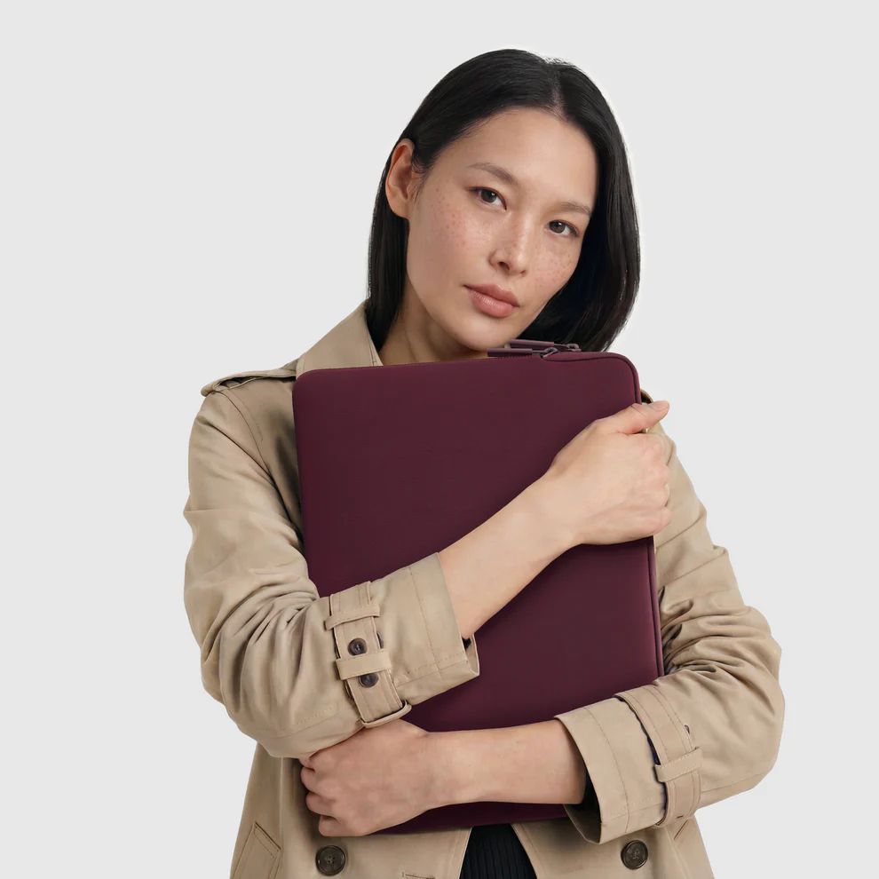 Pipetto Classic Fit Sleeve case for MacBook Neo 13/14 (A18 Pro) Burgundy