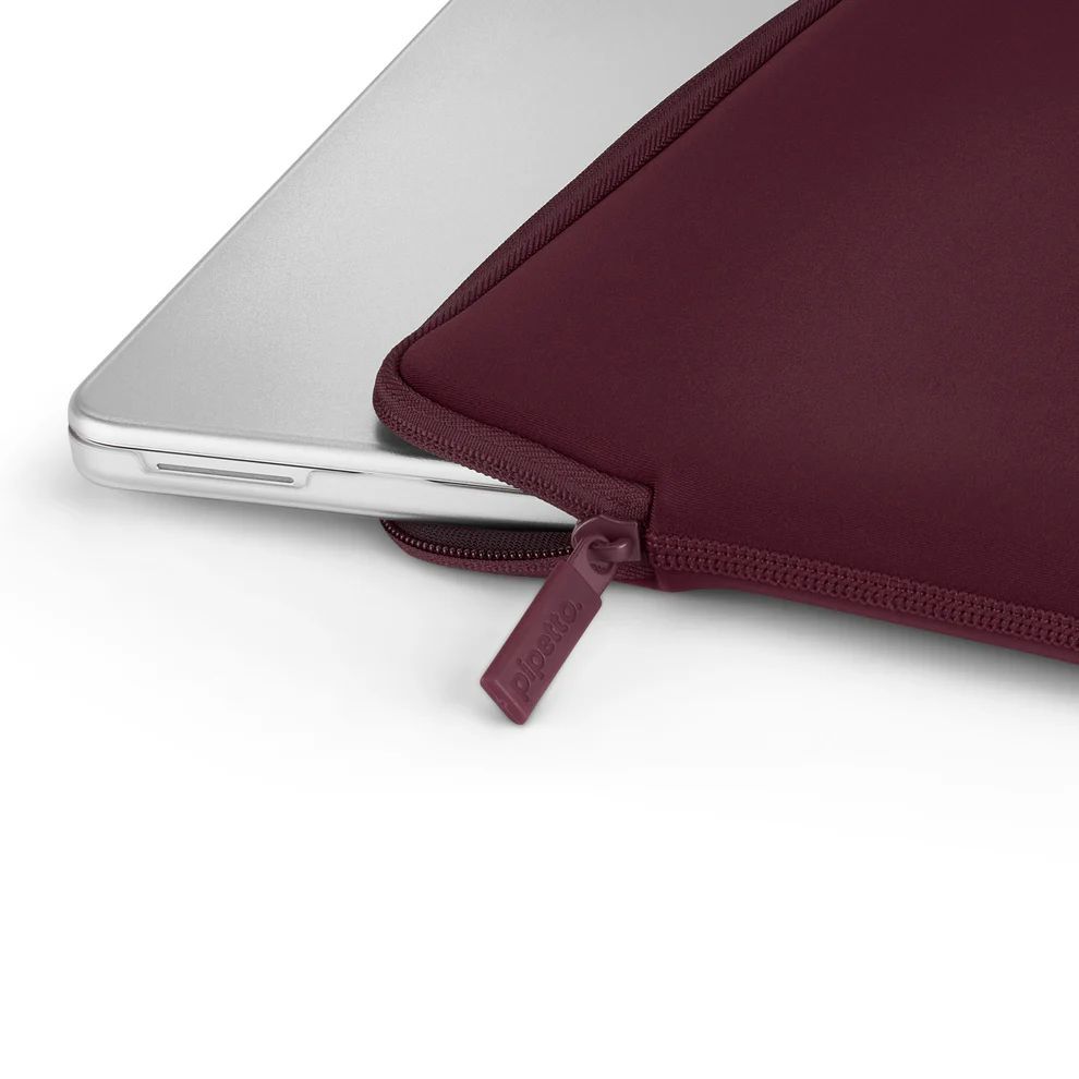 Pipetto Classic Fit Sleeve case for MacBook Neo 13/14 (A18 Pro) Burgundy