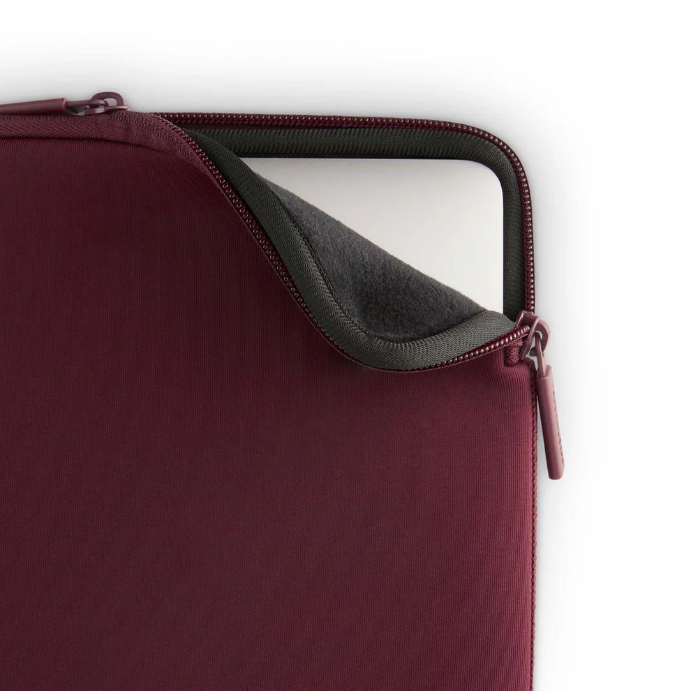 Pipetto Classic Fit Sleeve case for MacBook Neo 13/14 (A18 Pro) Burgundy
