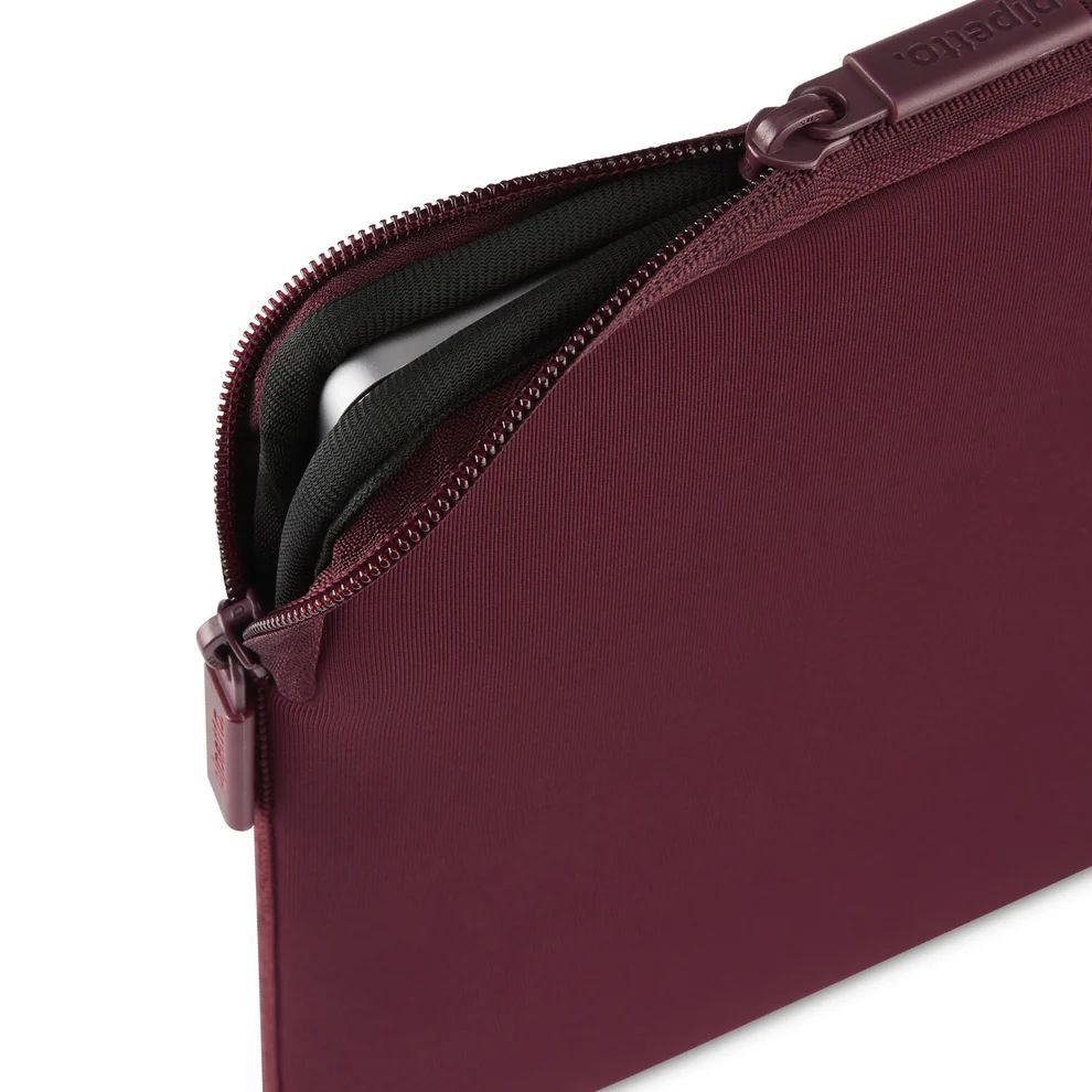 Pipetto Classic Fit Sleeve case for MacBook Neo 13/14 (A18 Pro) Burgundy