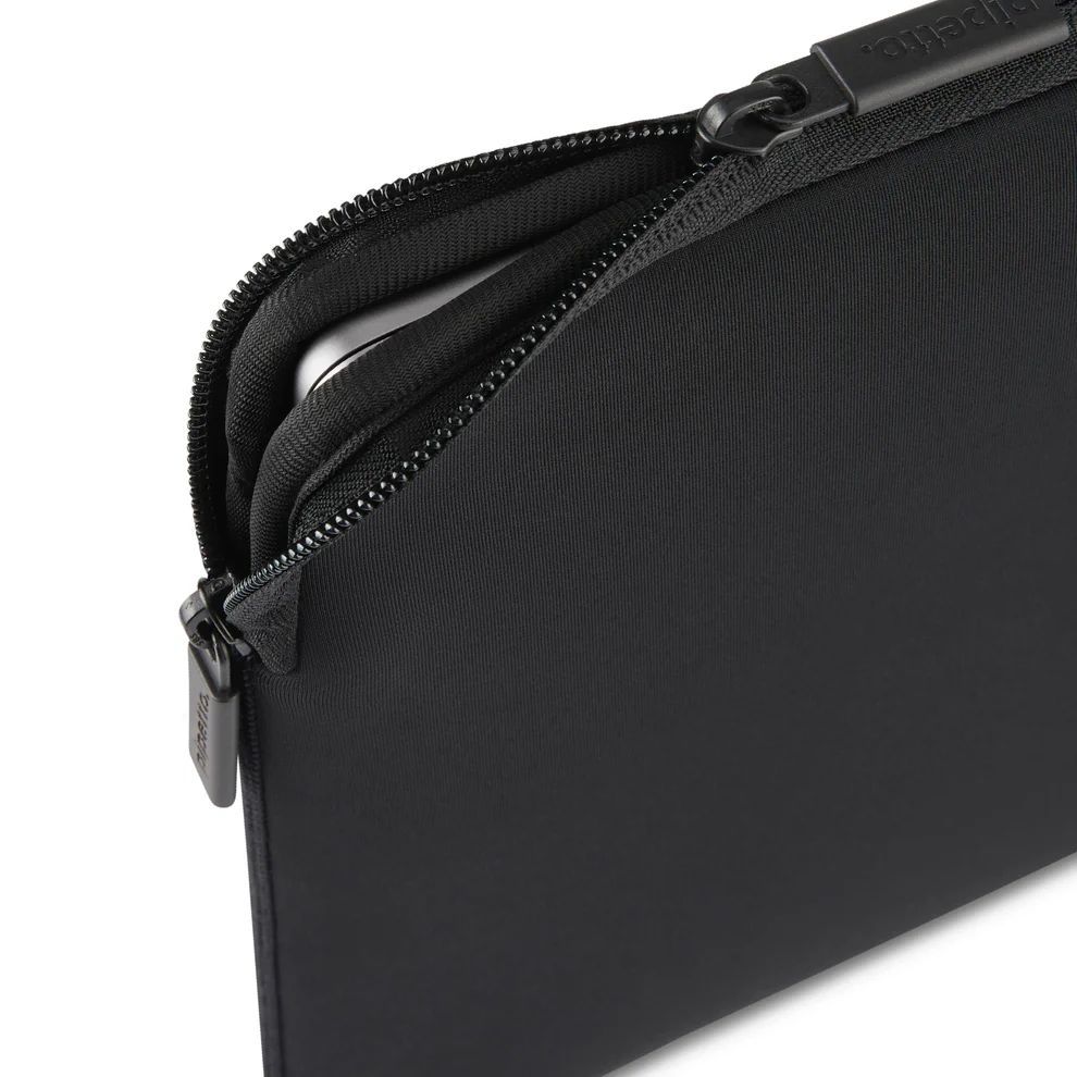 Pipetto Classic Fit Sleeve case for MacBook Neo 13/14 (A18 Pro) Black