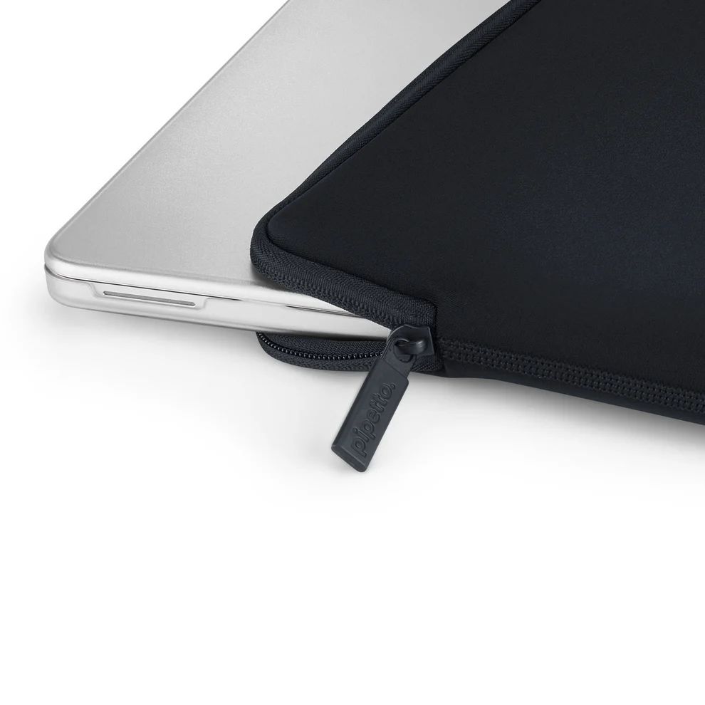 Pipetto Classic Fit Sleeve case for MacBook Neo 13/14 (A18 Pro) Black