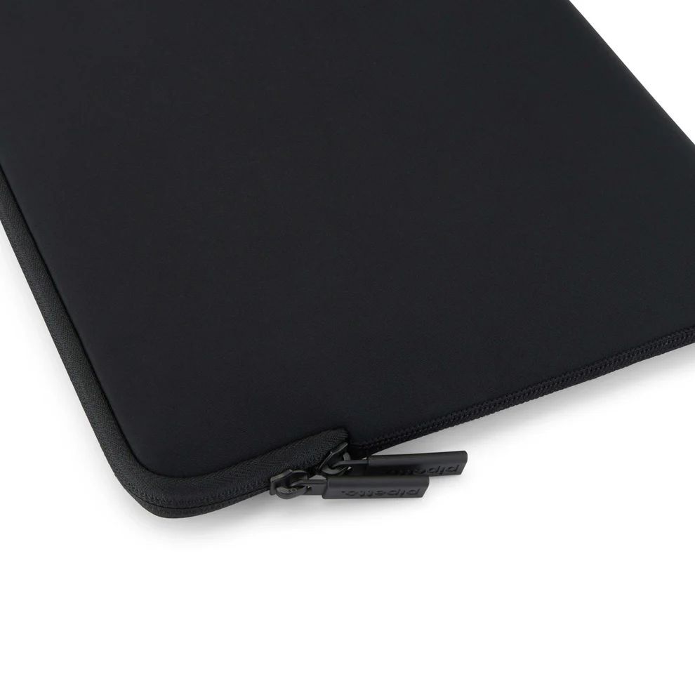 Pipetto Classic Fit Sleeve case for MacBook Neo 13/14 (A18 Pro) Black