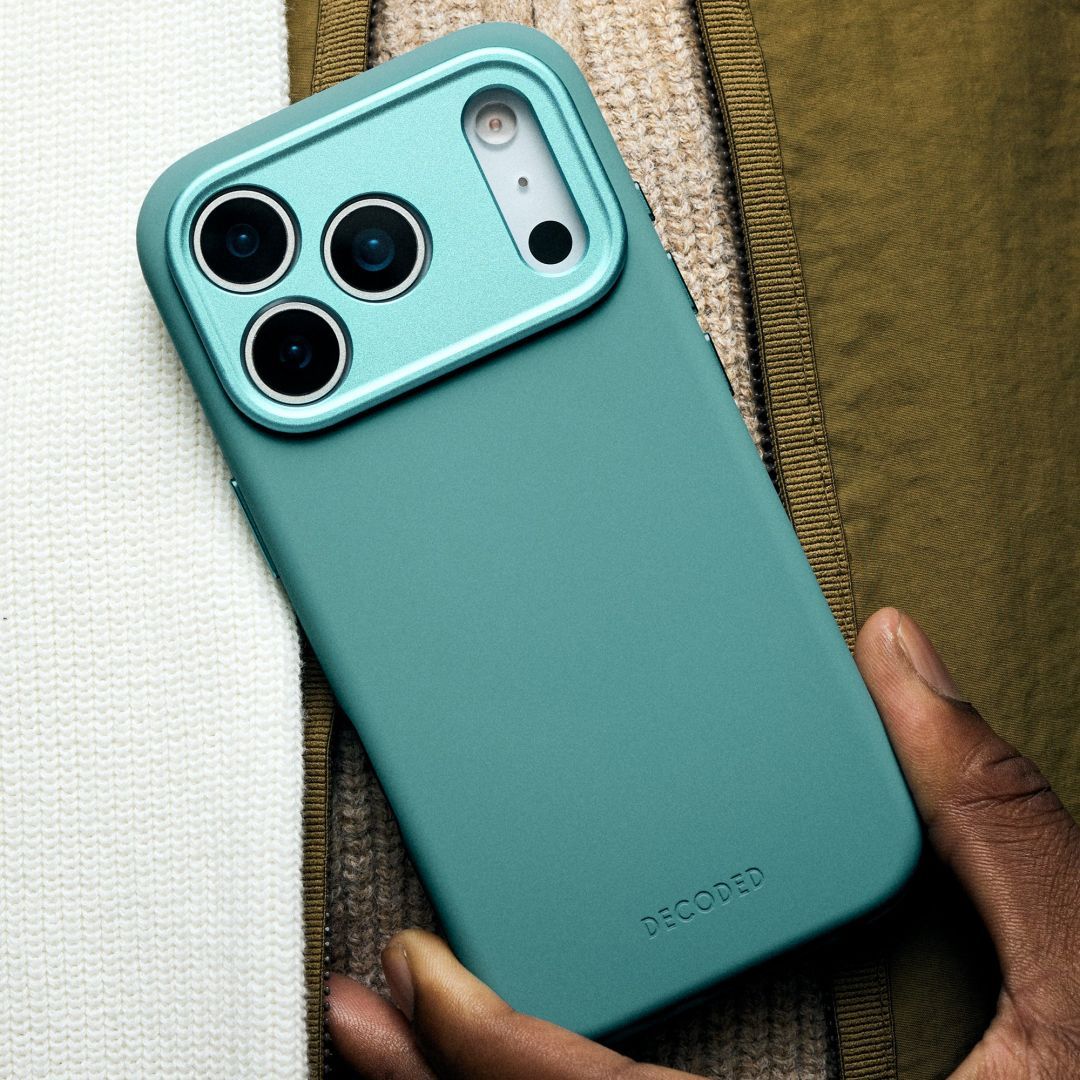 Decoded AntiMicrobial Silicone Backcover for iPhone 17 Pro Retro Blue