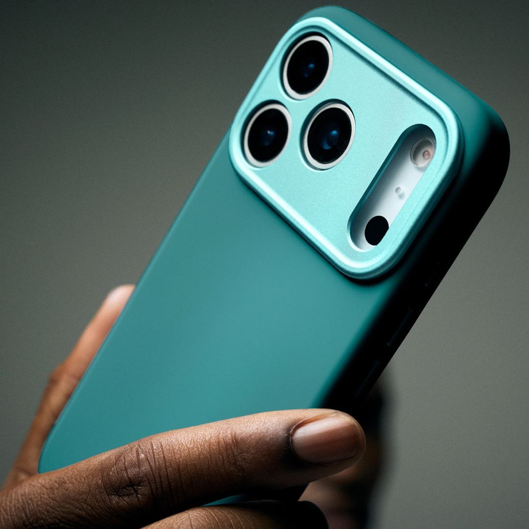 Decoded AntiMicrobial Silicone Backcover for iPhone 17 Pro Max Retro Blue