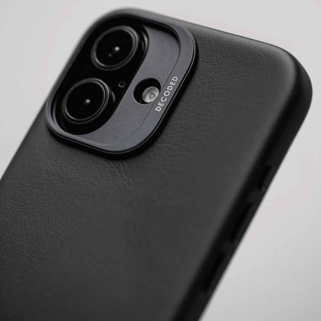 Decoded Leather Backcover for iPhone 16 Black