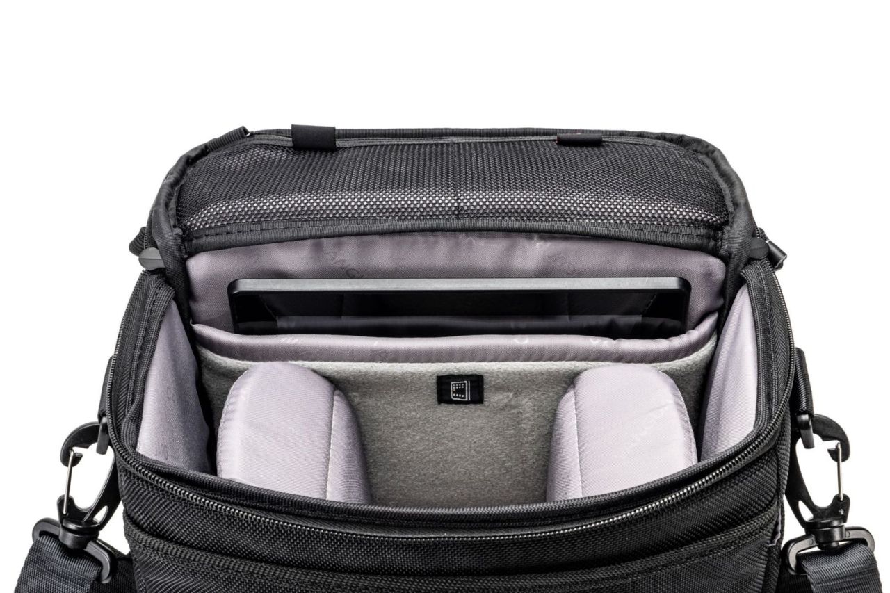 Vanguard Veo Select 22S Shoulder Bag – Black Vanguard Veo Select 22S Shoulder Bag – Black