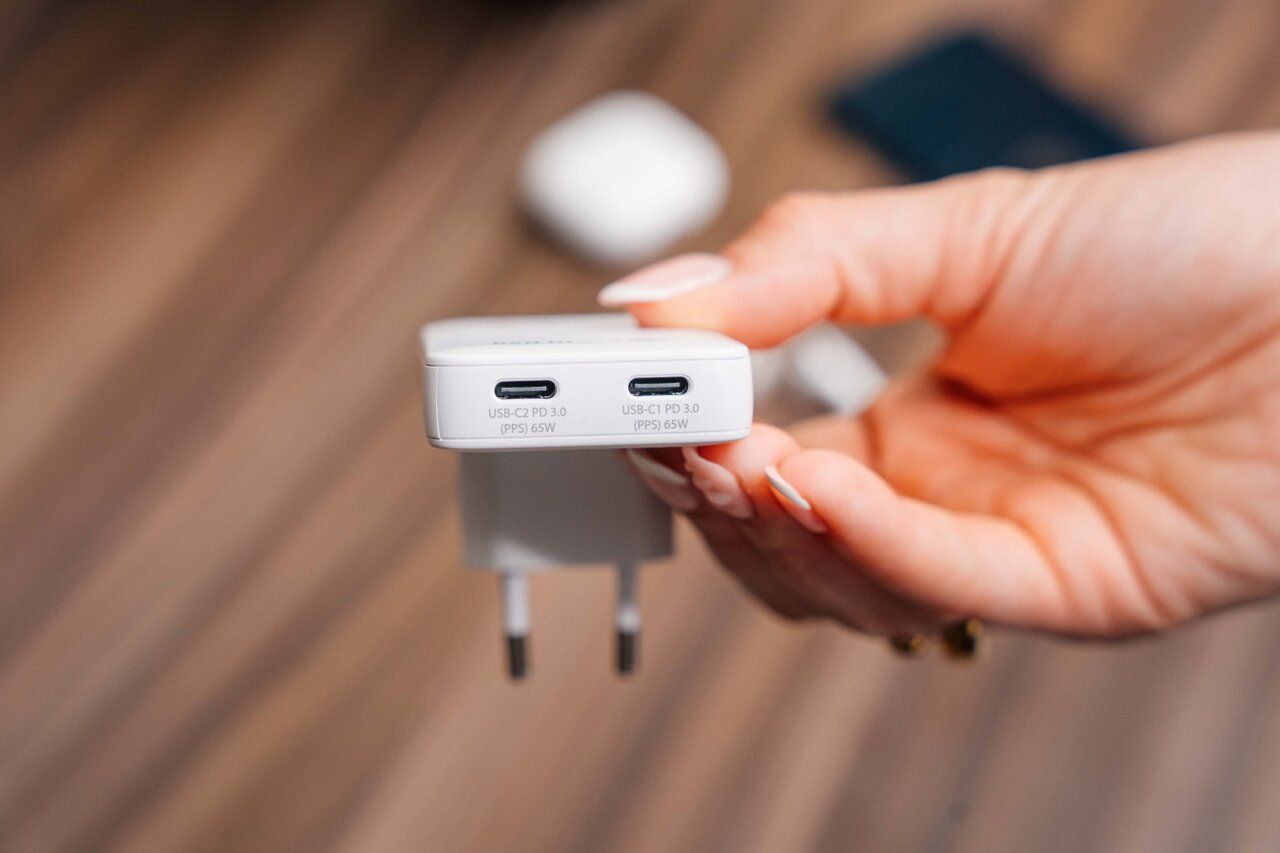 Verbatim Verbatim Slim GaN Charger 2 Port 65W (EU/UK/US) White Verbatim Verbatim Slim GaN Charger 2 Port 65W (EU/UK/US) White
