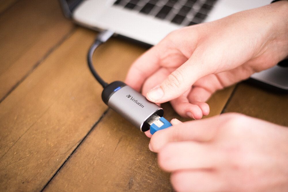Verbatim USB-C to Gigabit Ethernet Adapter Aluminium/Black Verbatim USB-C to Gigabit Ethernet Adapter Aluminium/Black